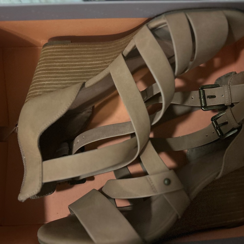 Crown Vintage Wedge